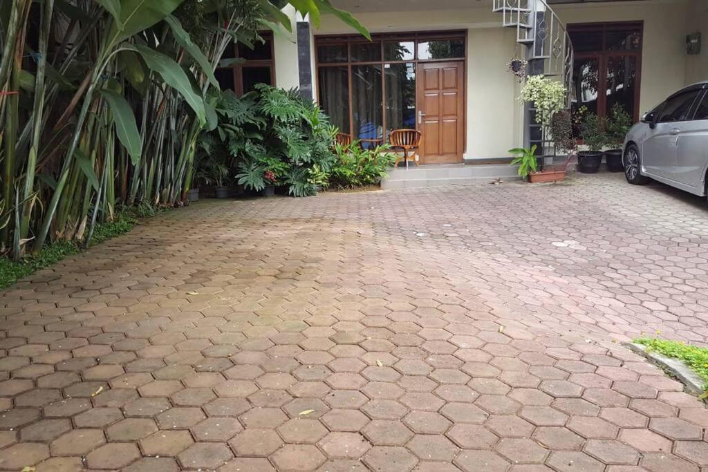 Hazel House With Swimming Pool By Grorental Bandung Exterior foto
